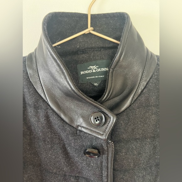 RODD & GUNN Leighton Place Padded Field Coat (XL) - Picture 4 of 7